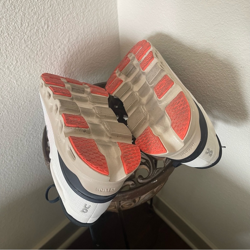 On Running Cloudstratus 3 Road Running Sneaker - Picture 10 of 10